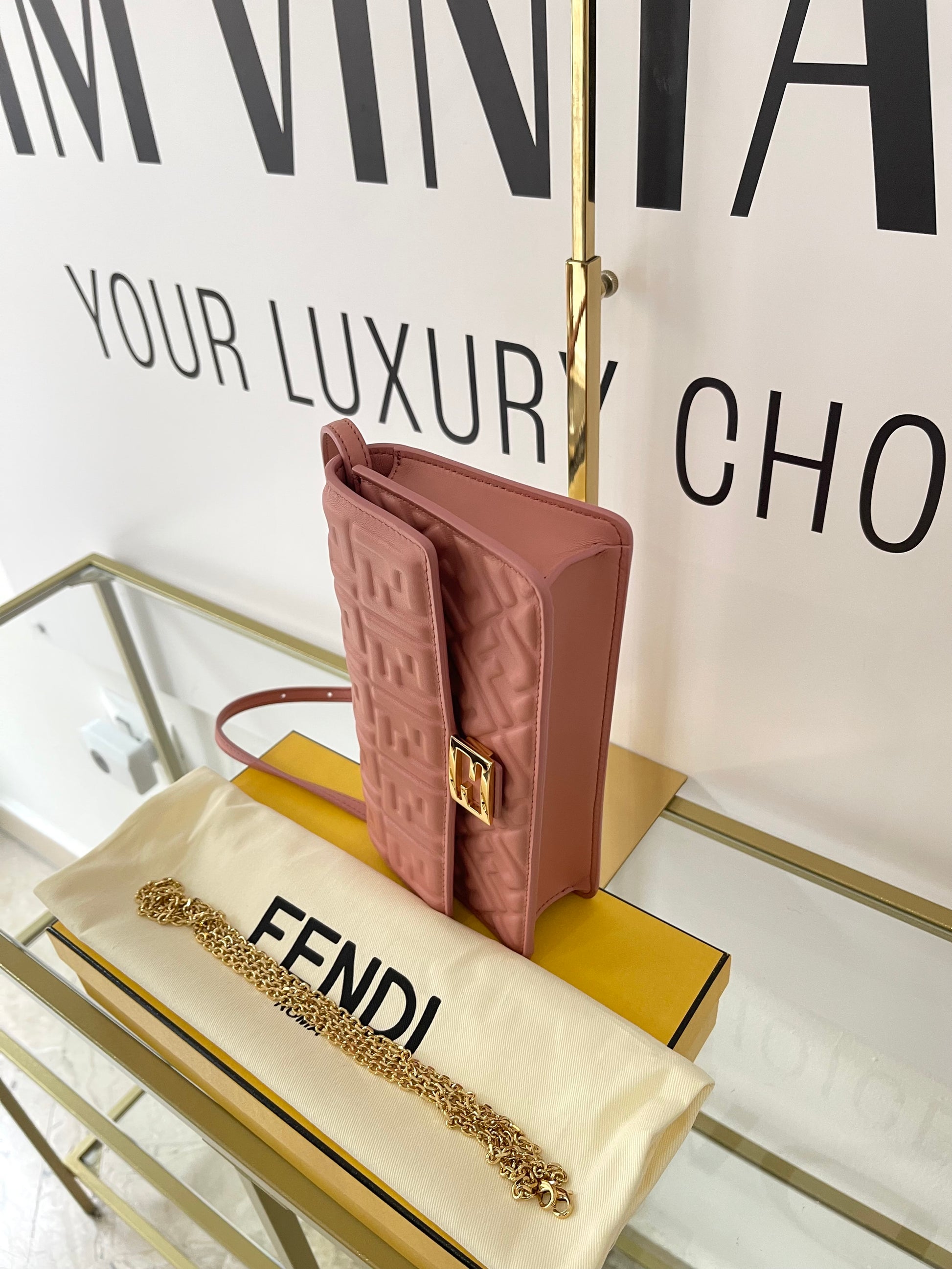 Wallet on Chain Baguette rosa Fendi