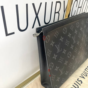 Pochette Voyage MM Monogram Eclipse Louis Vuitton