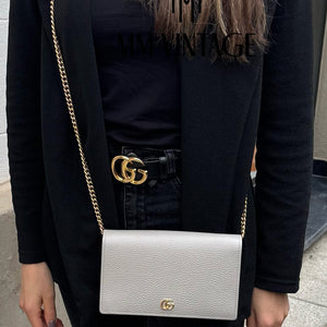 Pochette GG Marmont con catena Gucci