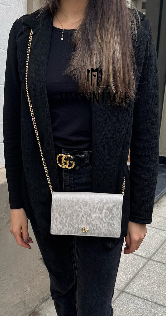 Pochette GG Marmont con catena Gucci