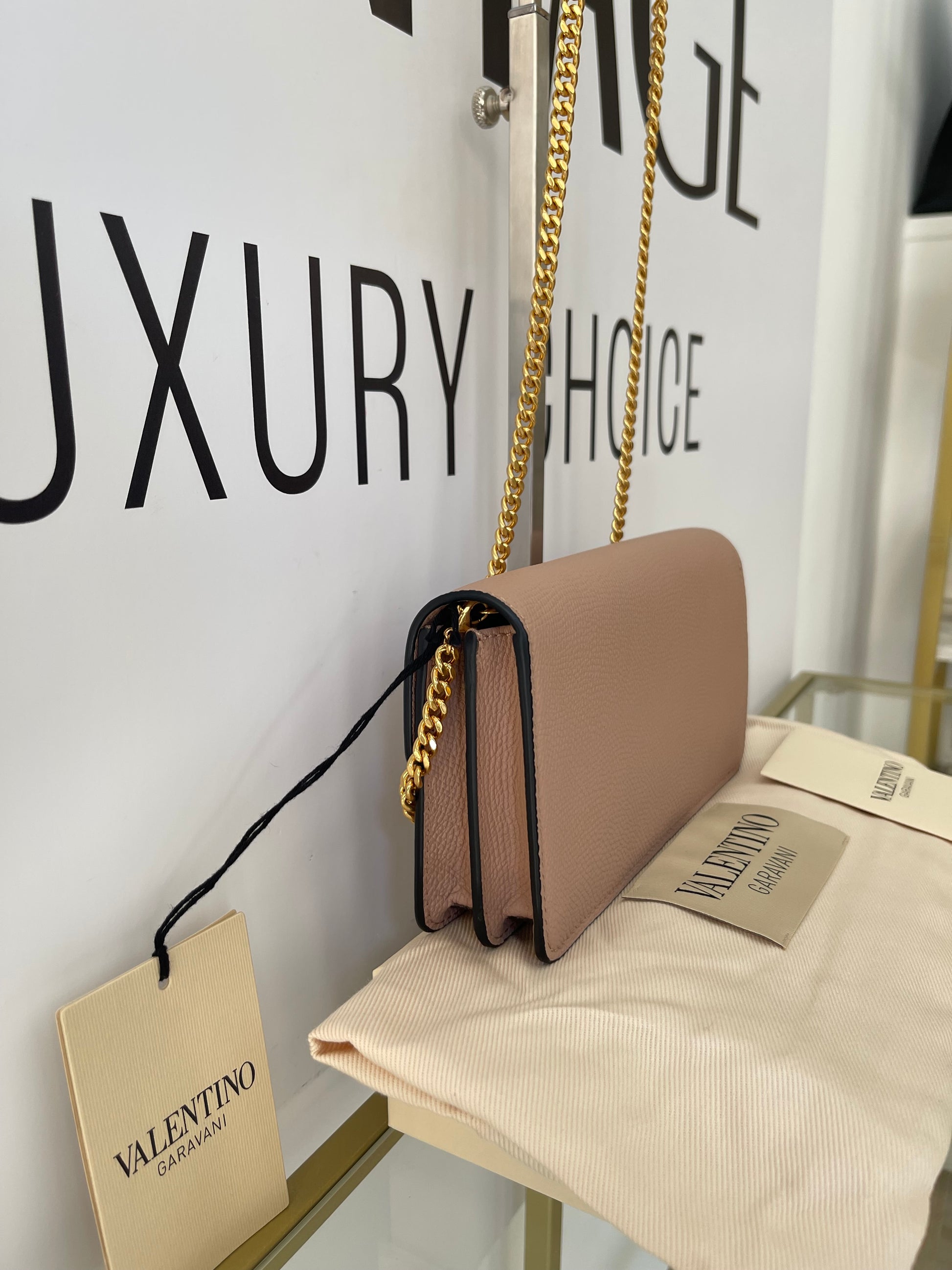 Wallet On Chain VLogo Signature Valentino Garavani