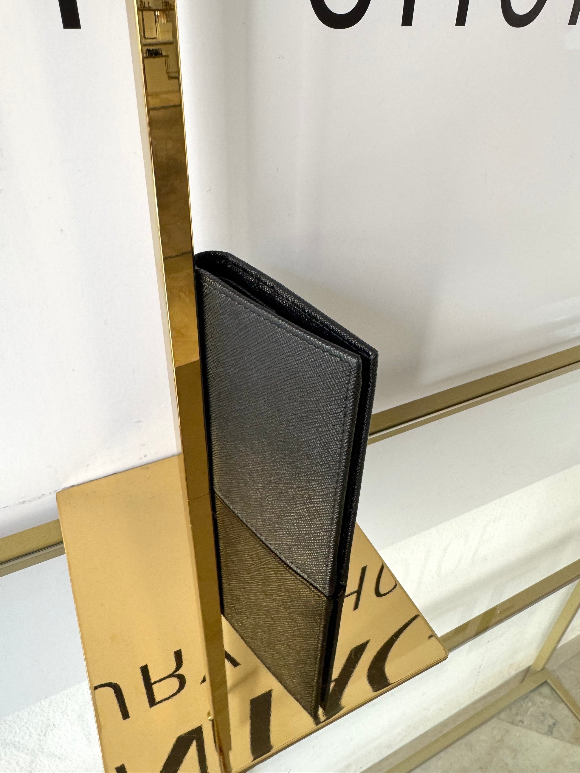 Portafoglio in Saffiano nero Prada