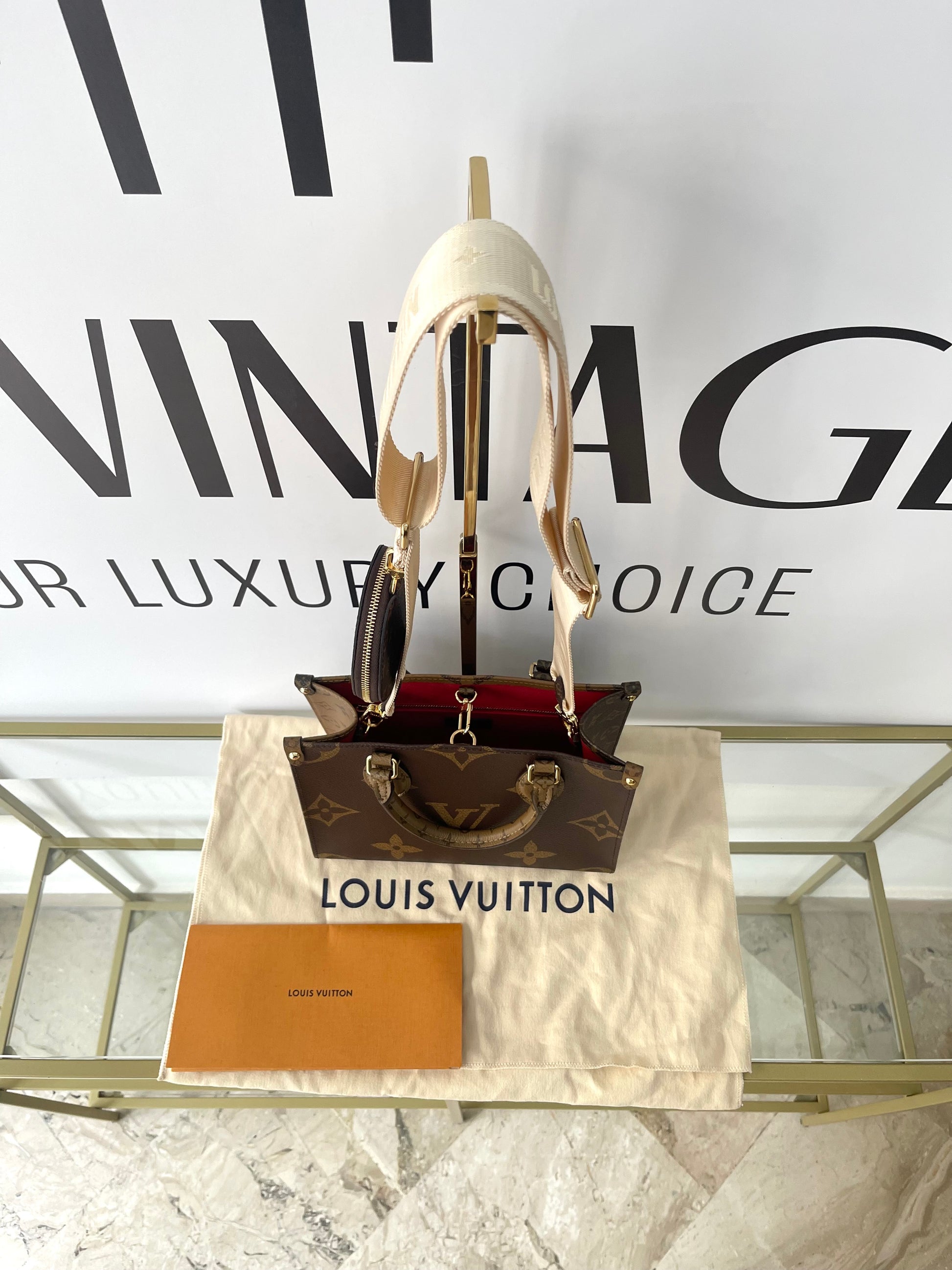 Borsa OnTheGo PM Monogram Reverse Giant Louis Vuitton