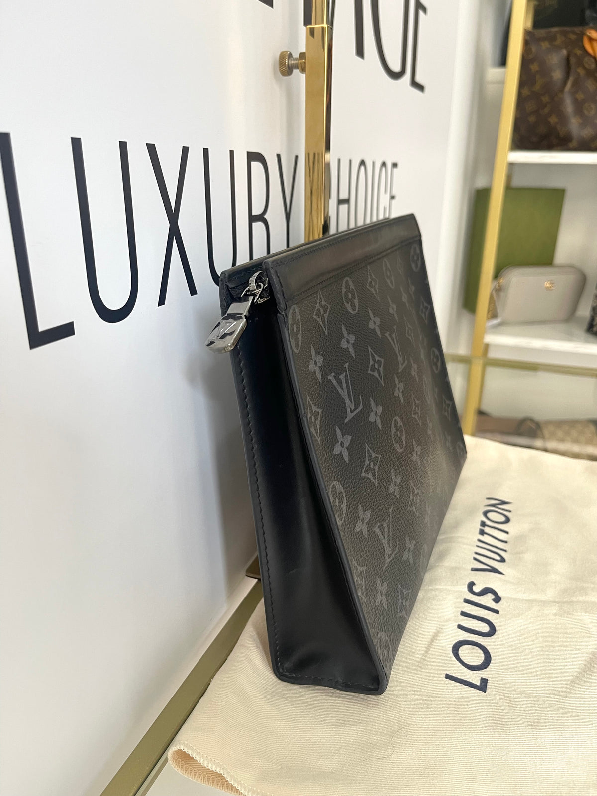 Pochette Voyage MM Monogram Eclipse Louis Vuitton