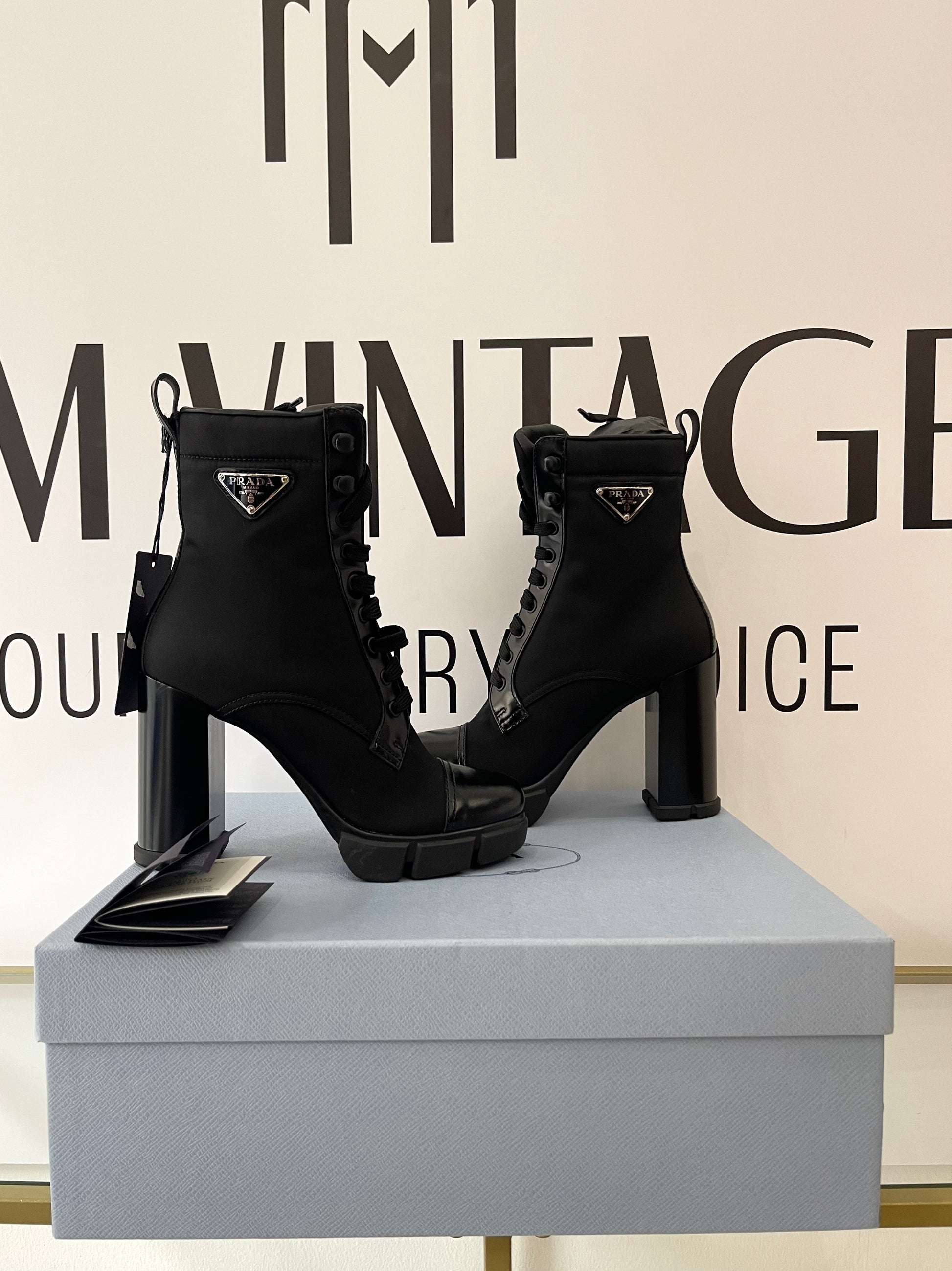 Stivaletti in Re-Nylon e pelle Prada