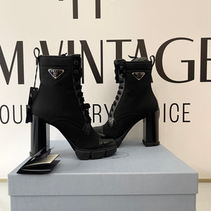 Stivaletti in Re-Nylon e pelle Prada