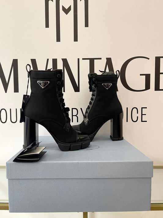 Stivaletti in Re-Nylon e pelle Prada