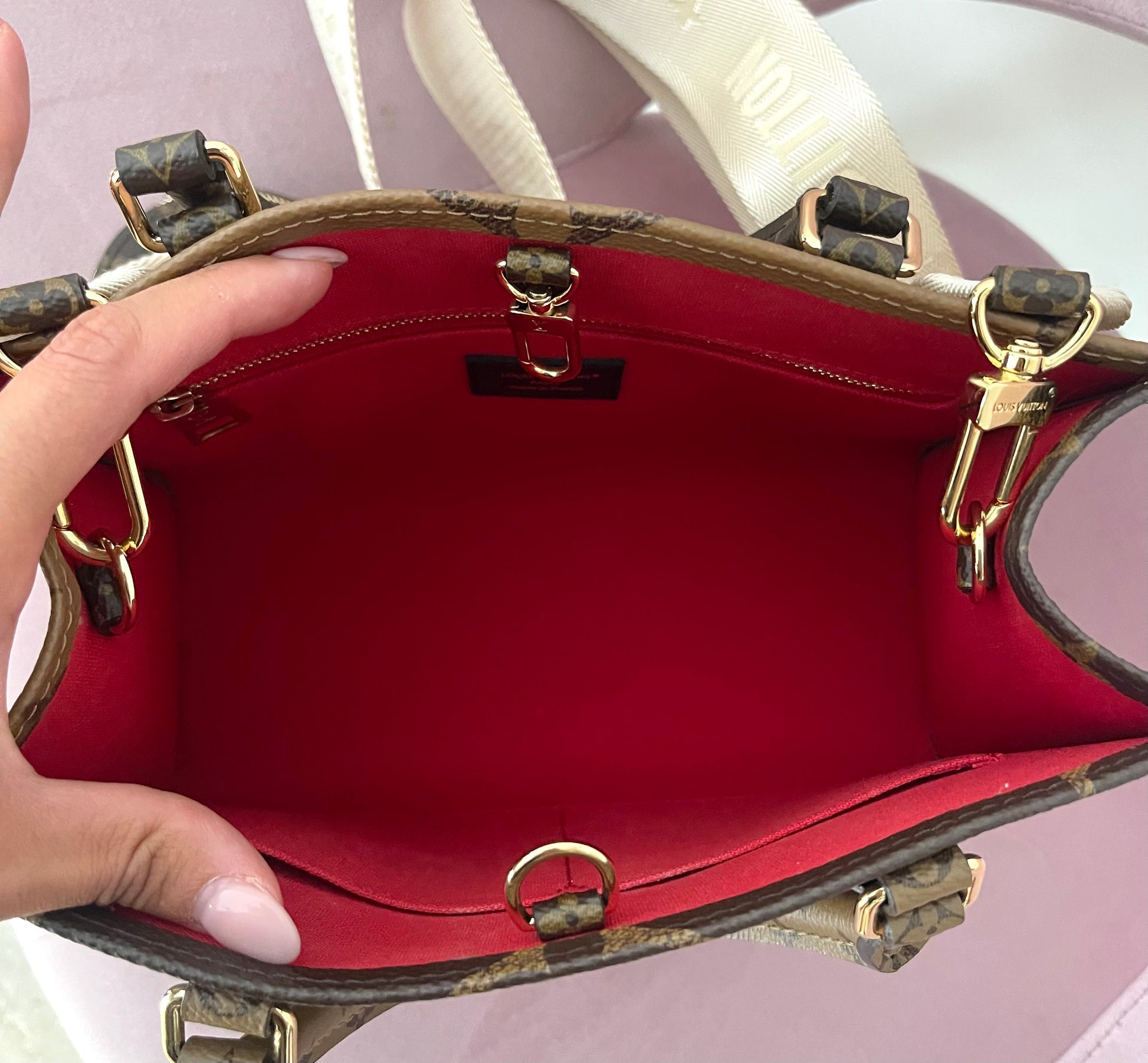 Borsa OnTheGo PM Monogram Reverse Giant Louis Vuitton