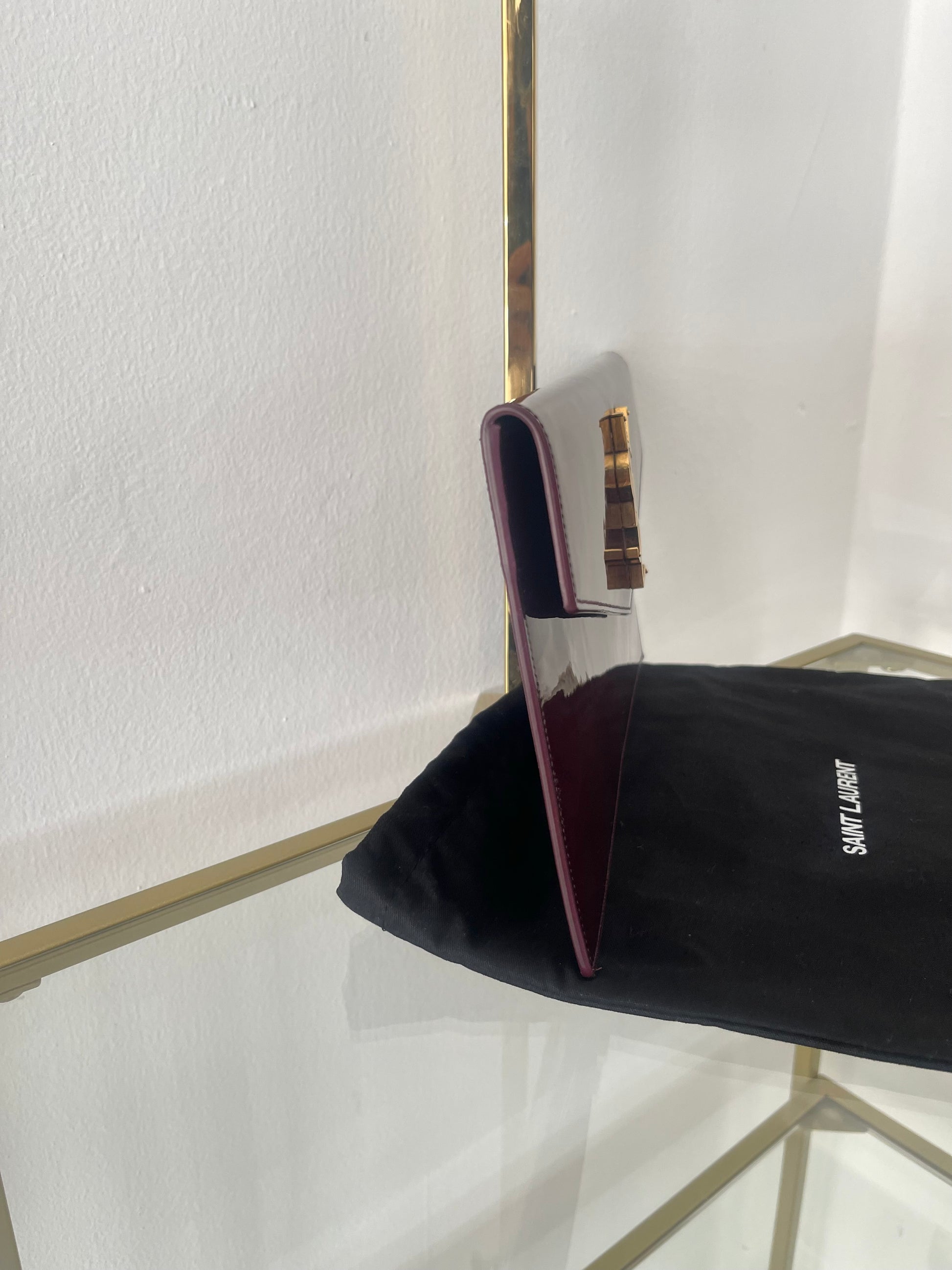 Pochette Uptown in pelle verniciata Saint Laurent