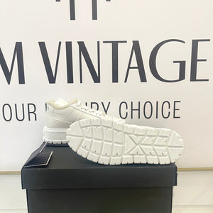 Sneakers donna con shearling Prada