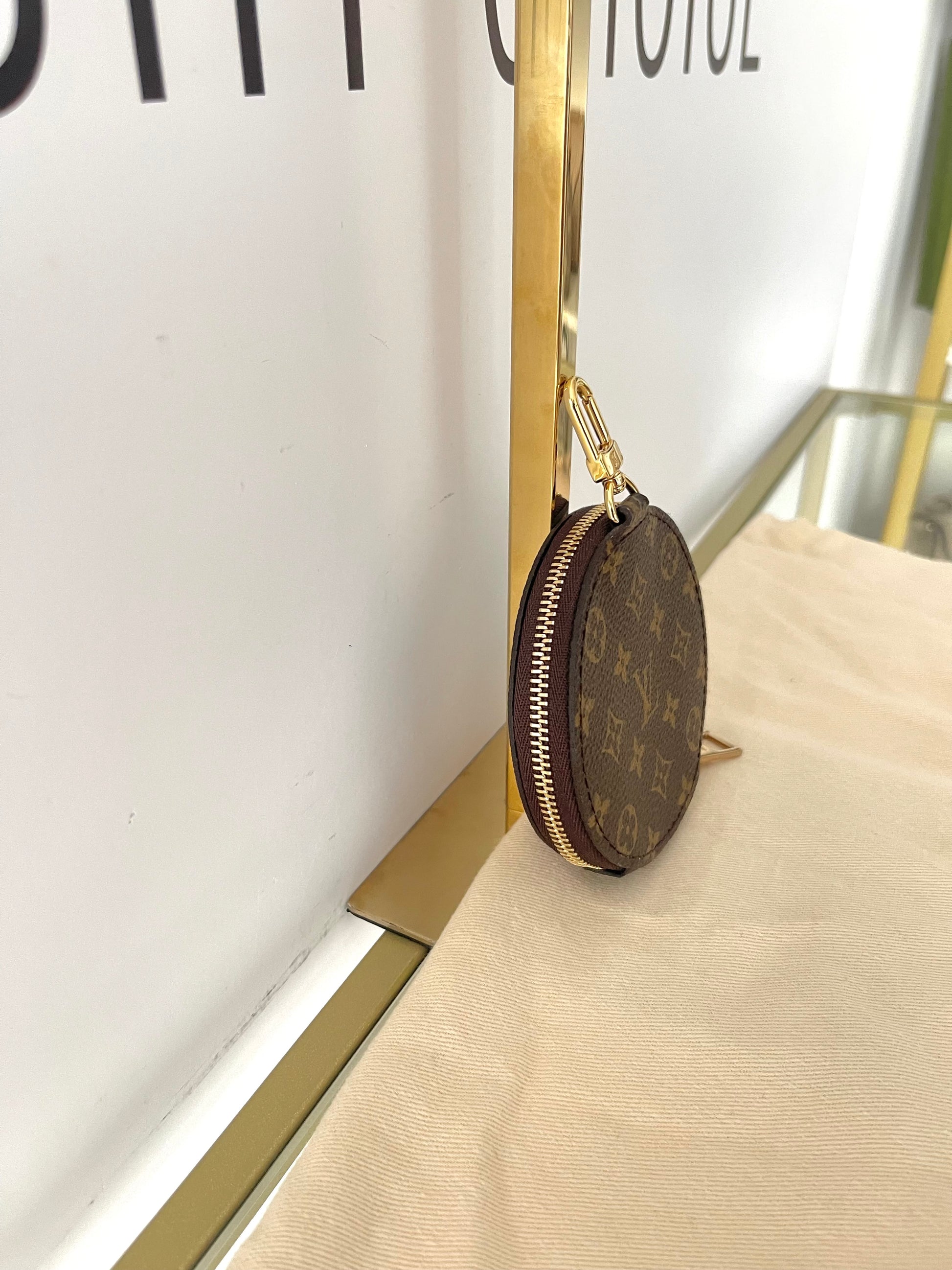 Borsa OnTheGo PM Monogram Reverse Giant Louis Vuitton