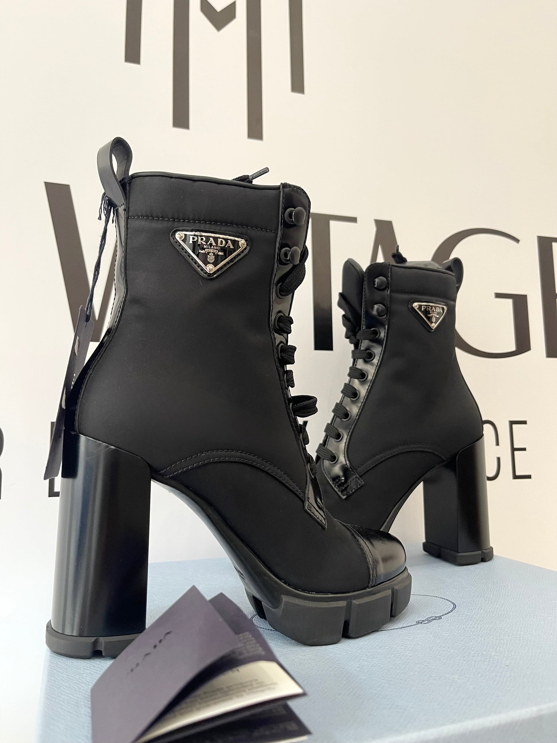 Stivaletti in Re-Nylon e pelle Prada