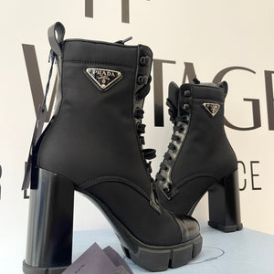 Stivaletti in Re-Nylon e pelle Prada