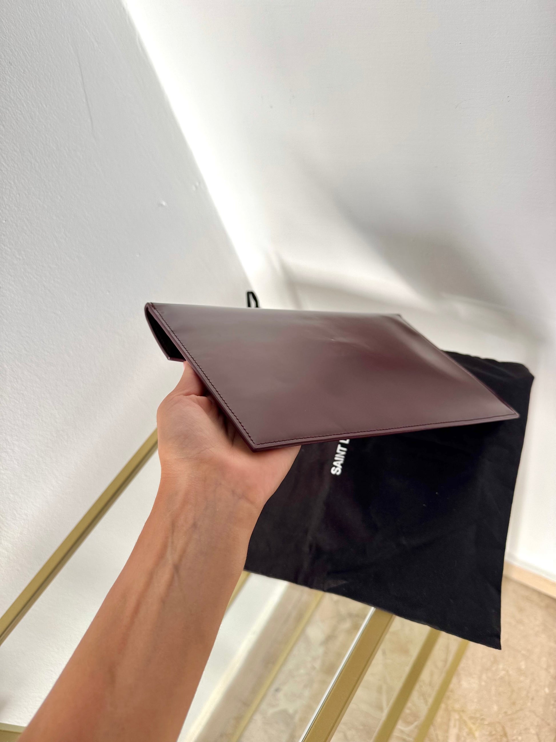 Pochette Uptown in pelle verniciata Saint Laurent