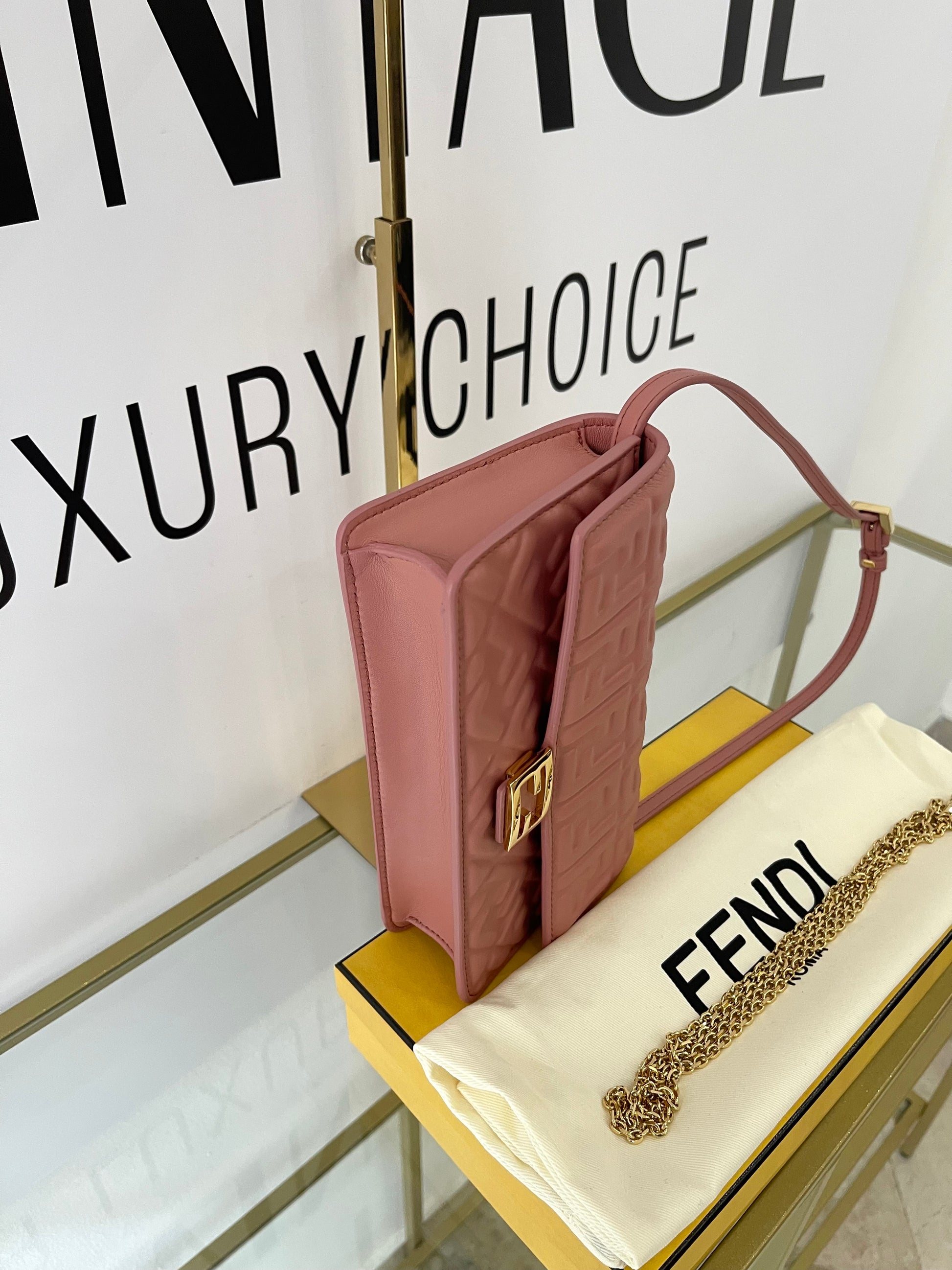 Wallet on Chain Baguette rosa Fendi