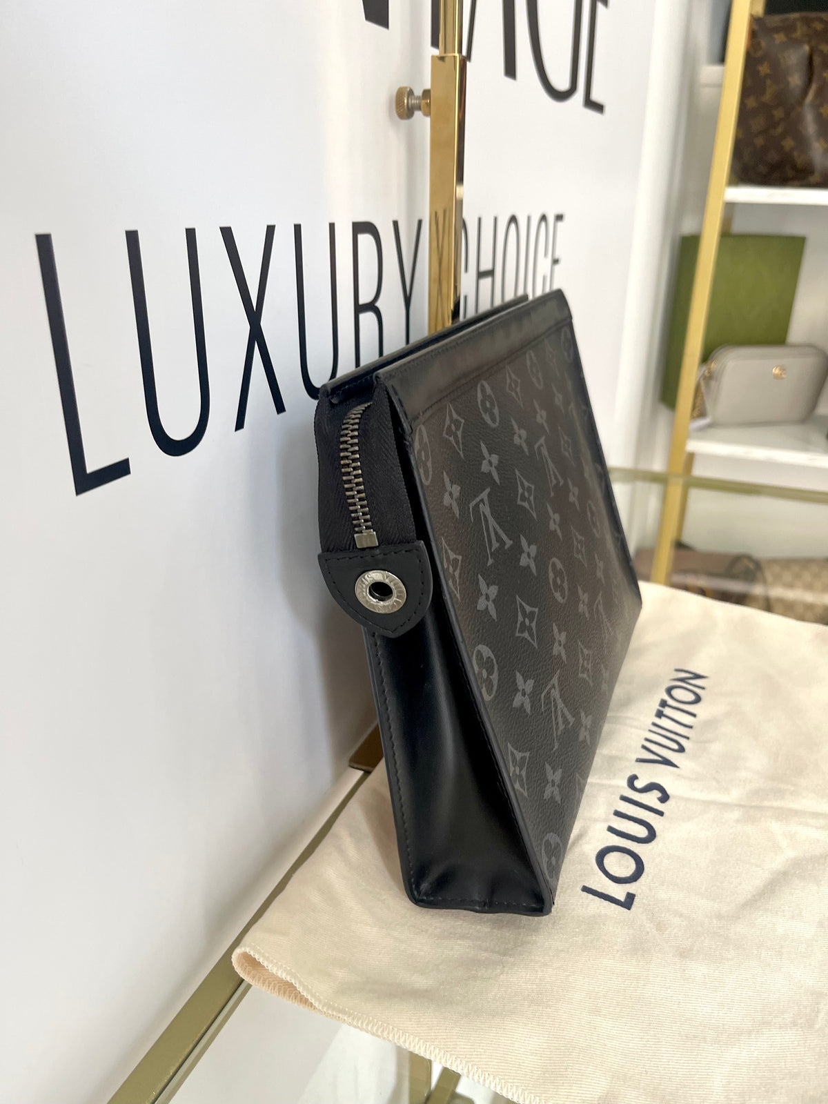 Pochette Voyage MM Monogram Eclipse Louis Vuitton