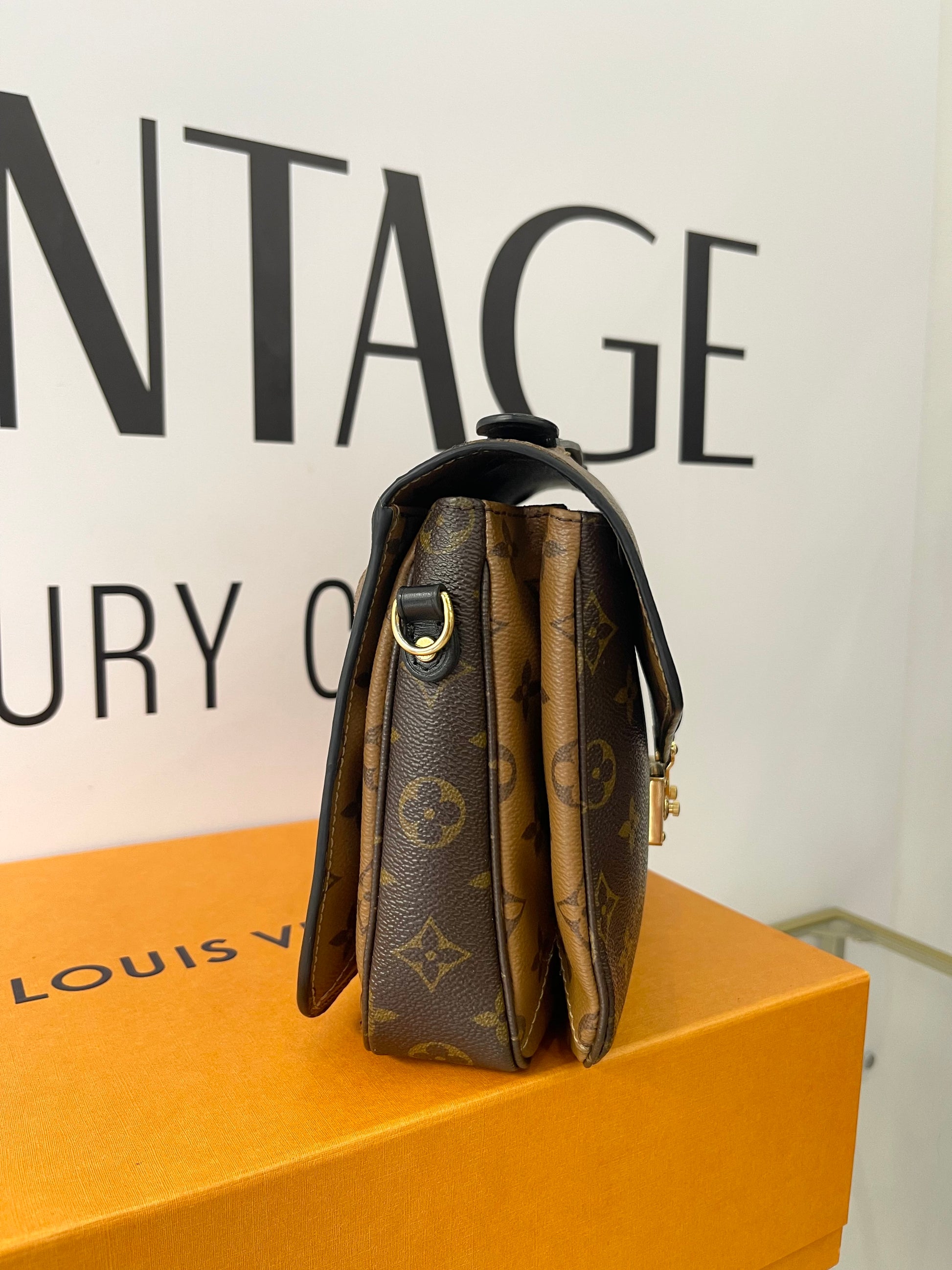 Borsa Metis Monogram Reverse Canvas Louis Vuitton