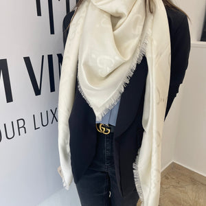Scialle in lana e seta Jacquard con motivo GG bianco Gucci
