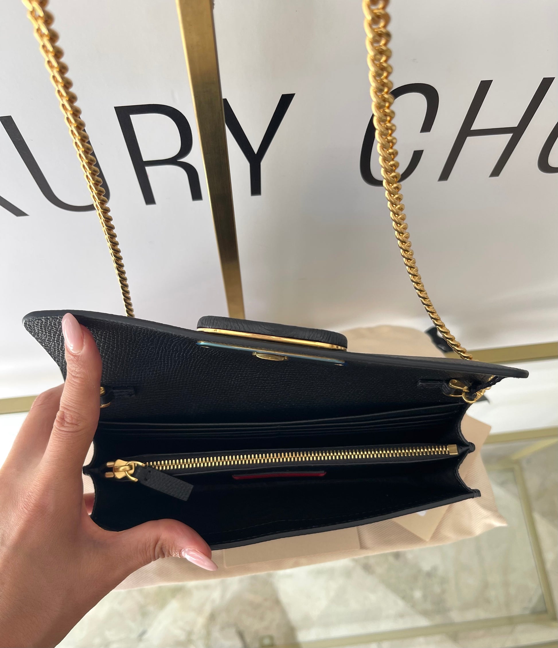 Wallet On Chain VLogo Signature Valentino Garavani