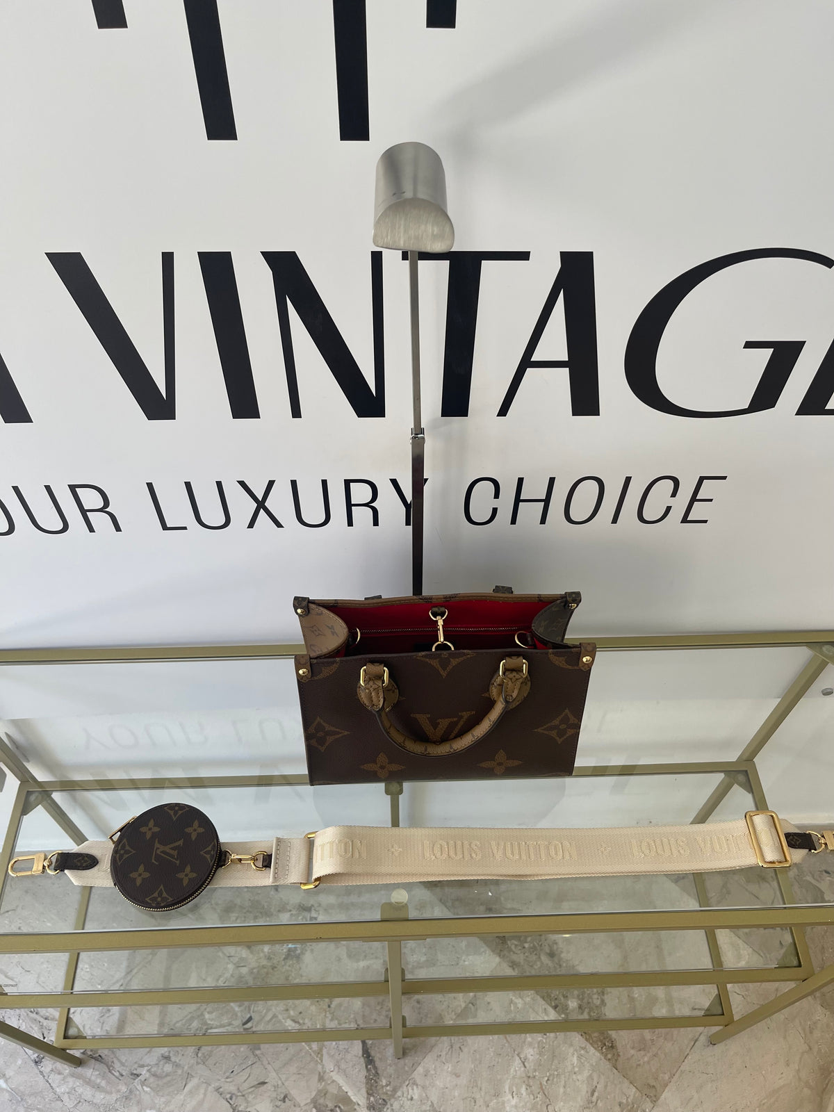 Borsa OnTheGo PM Monogram Reverse Giant Louis Vuitton