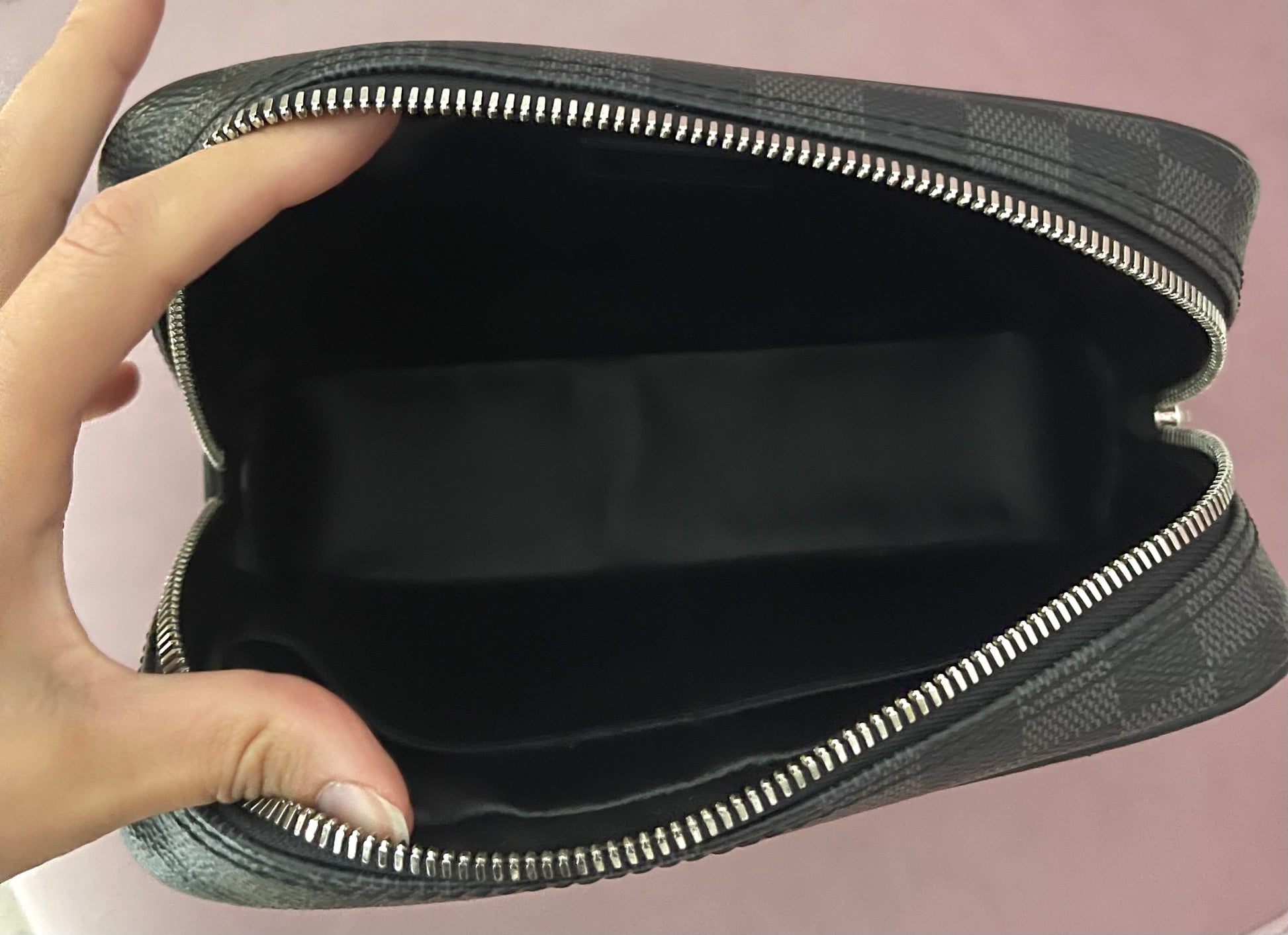 Trousse Toilette PM Damien Graphite Louis Vuitton