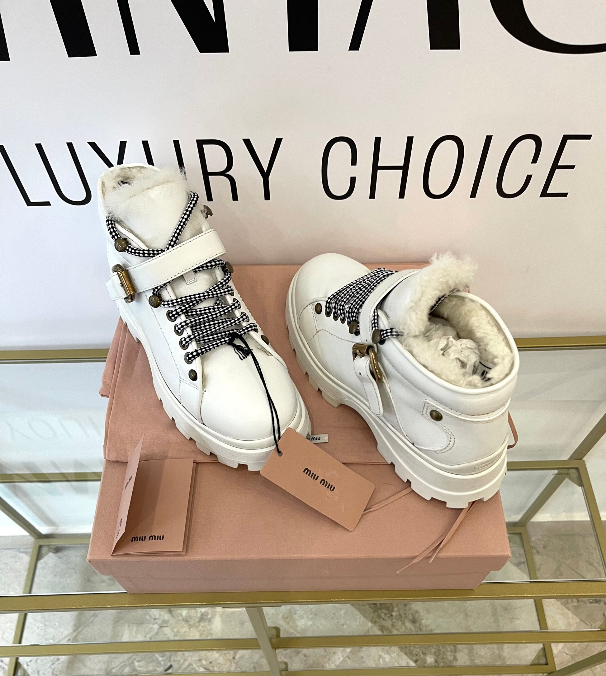 Stivaletti in pelle con shearling Miu Miu