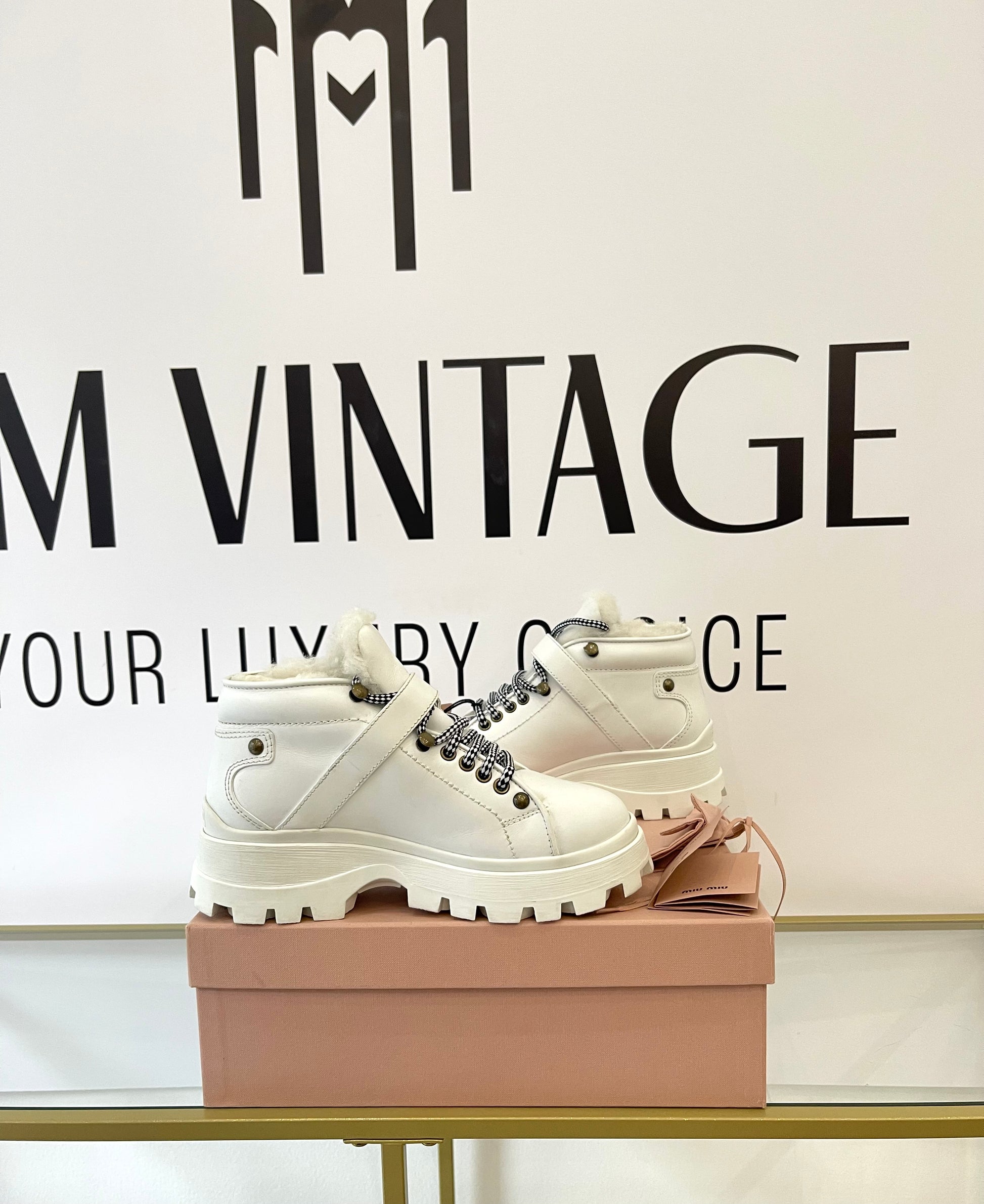 Stivaletti in pelle con shearling Miu Miu