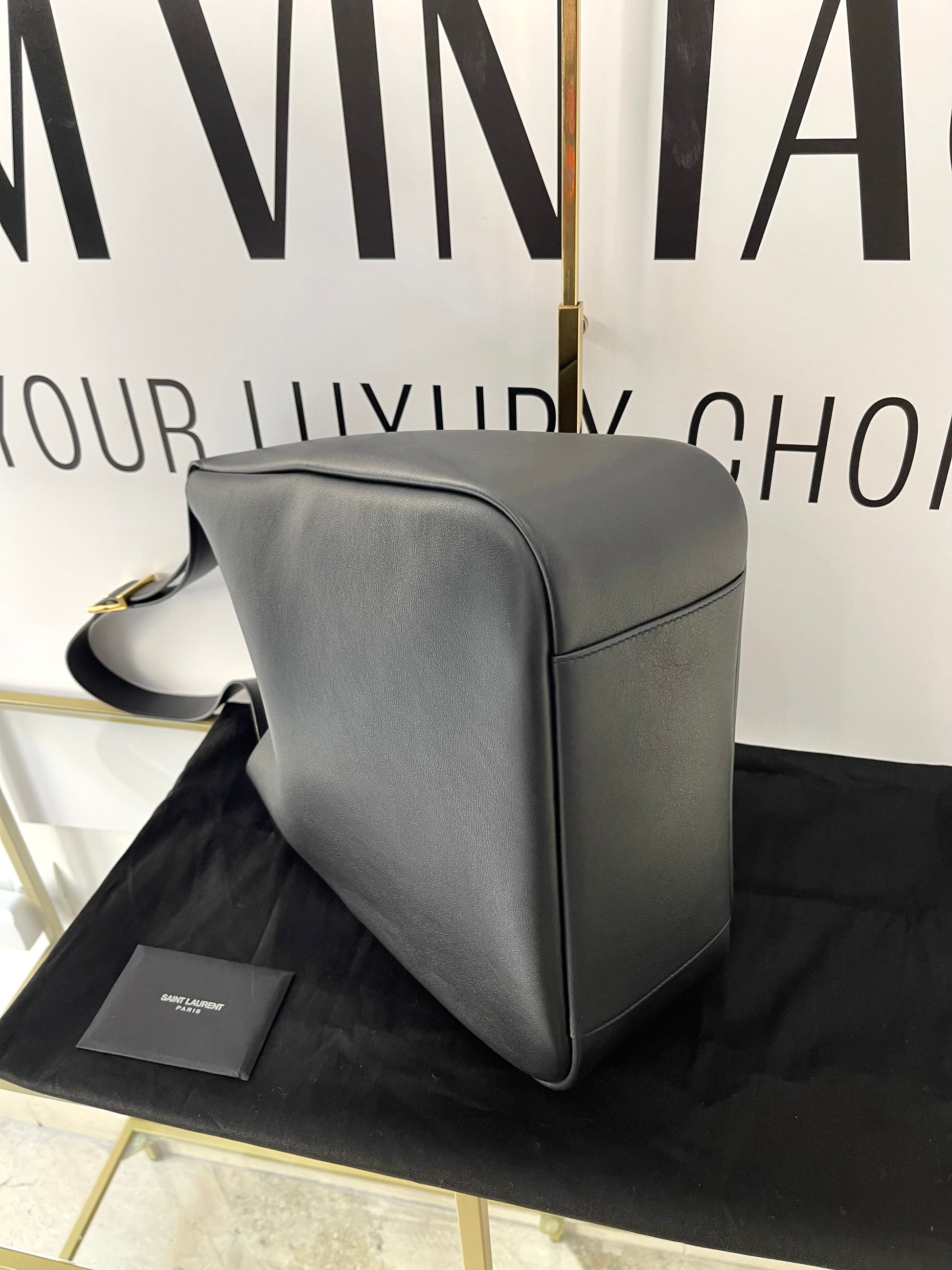 Le 5 à 7 large morbida in pelle martellata Saint Laurent