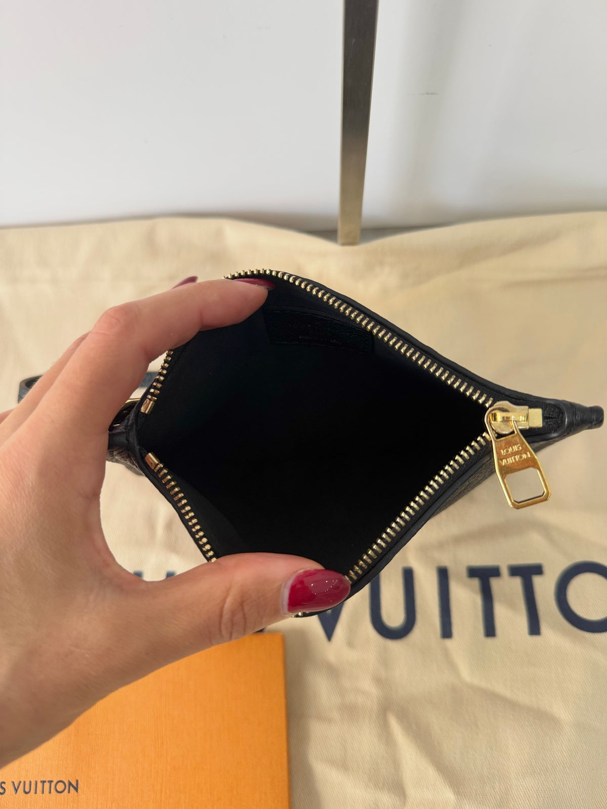 Borsa Loop Hobo Monogram Empreinte Louis Vuitton