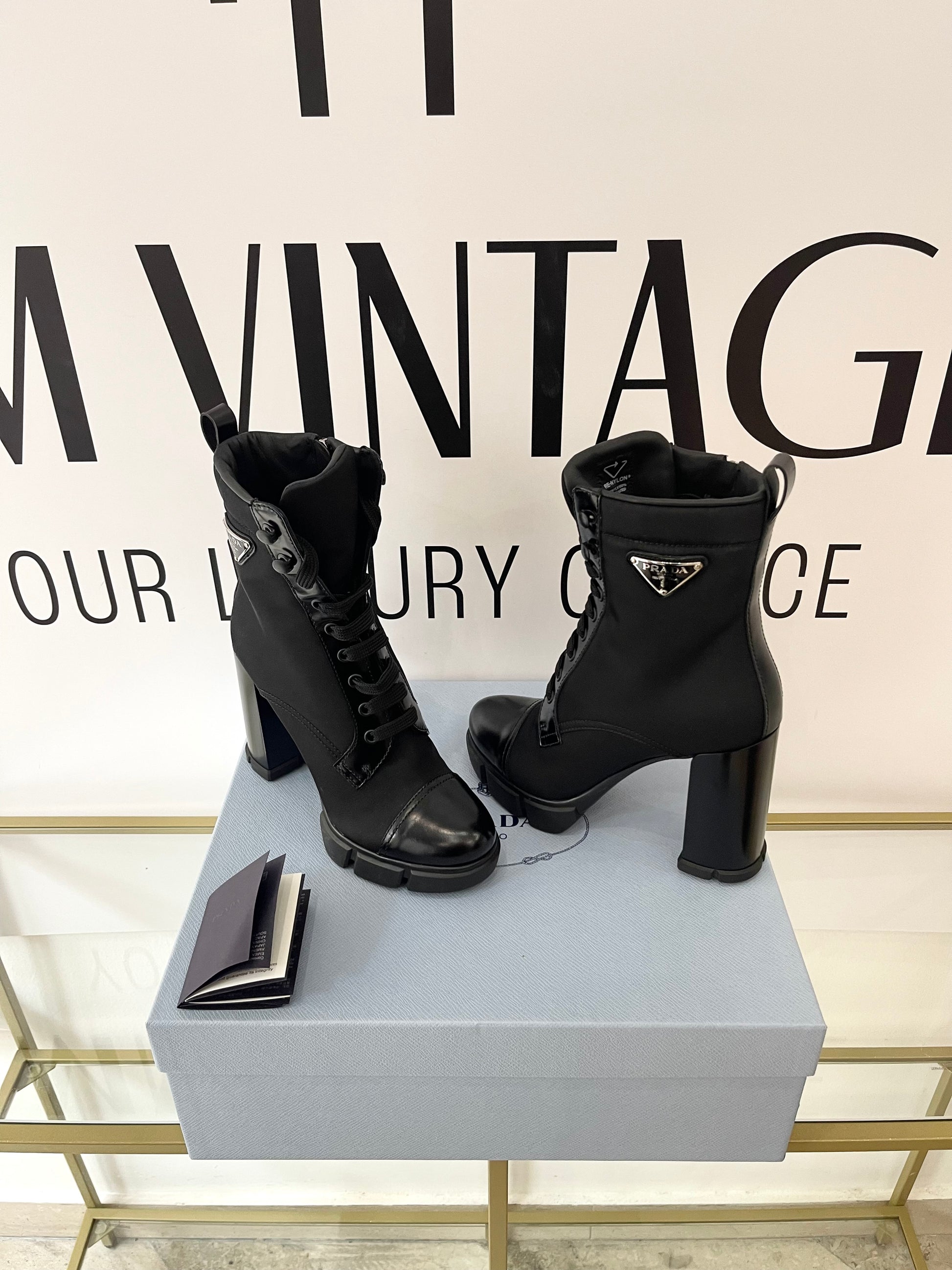 Stivaletti in Re-Nylon e pelle Prada