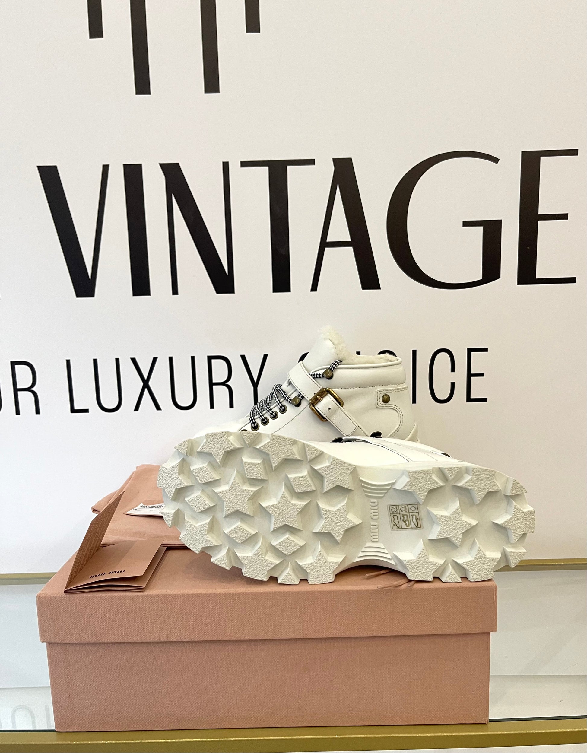 Stivaletti in pelle con shearling Miu Miu