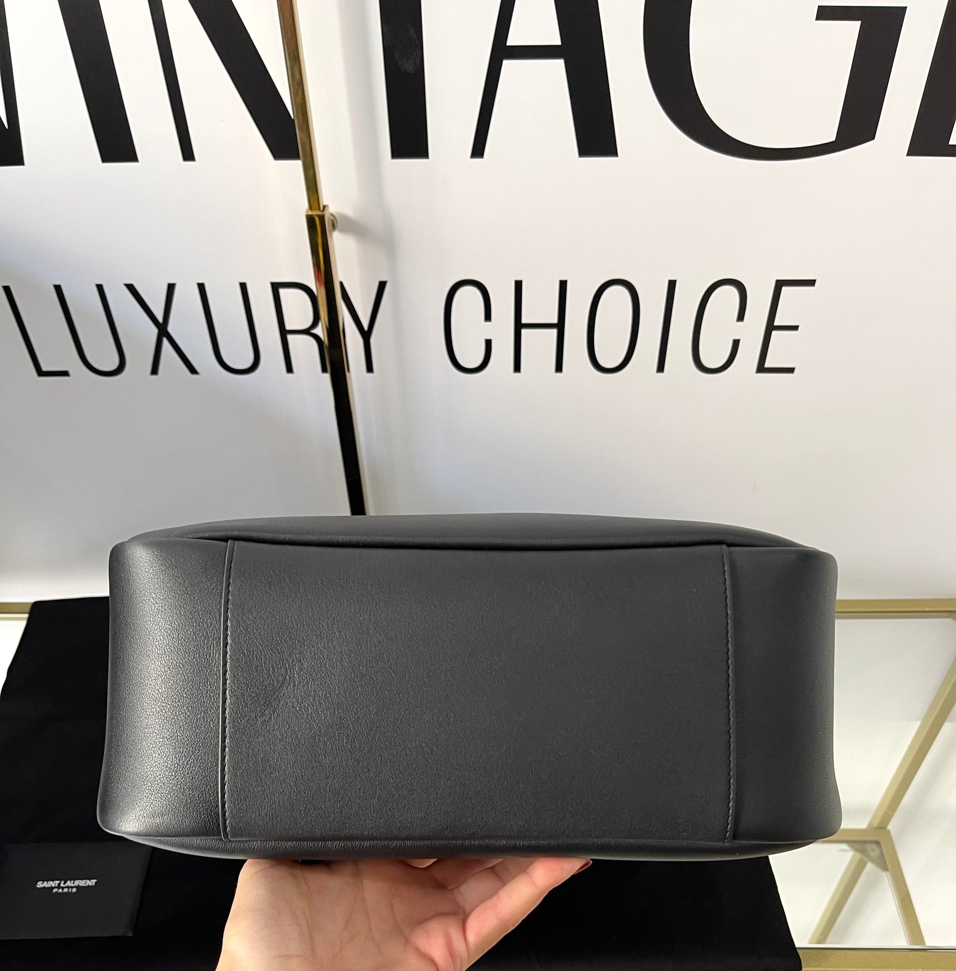 Le 5 à 7 large morbida in pelle martellata Saint Laurent