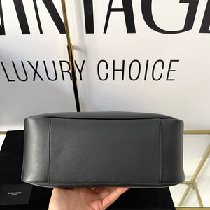 Le 5 à 7 large morbida in pelle martellata Saint Laurent