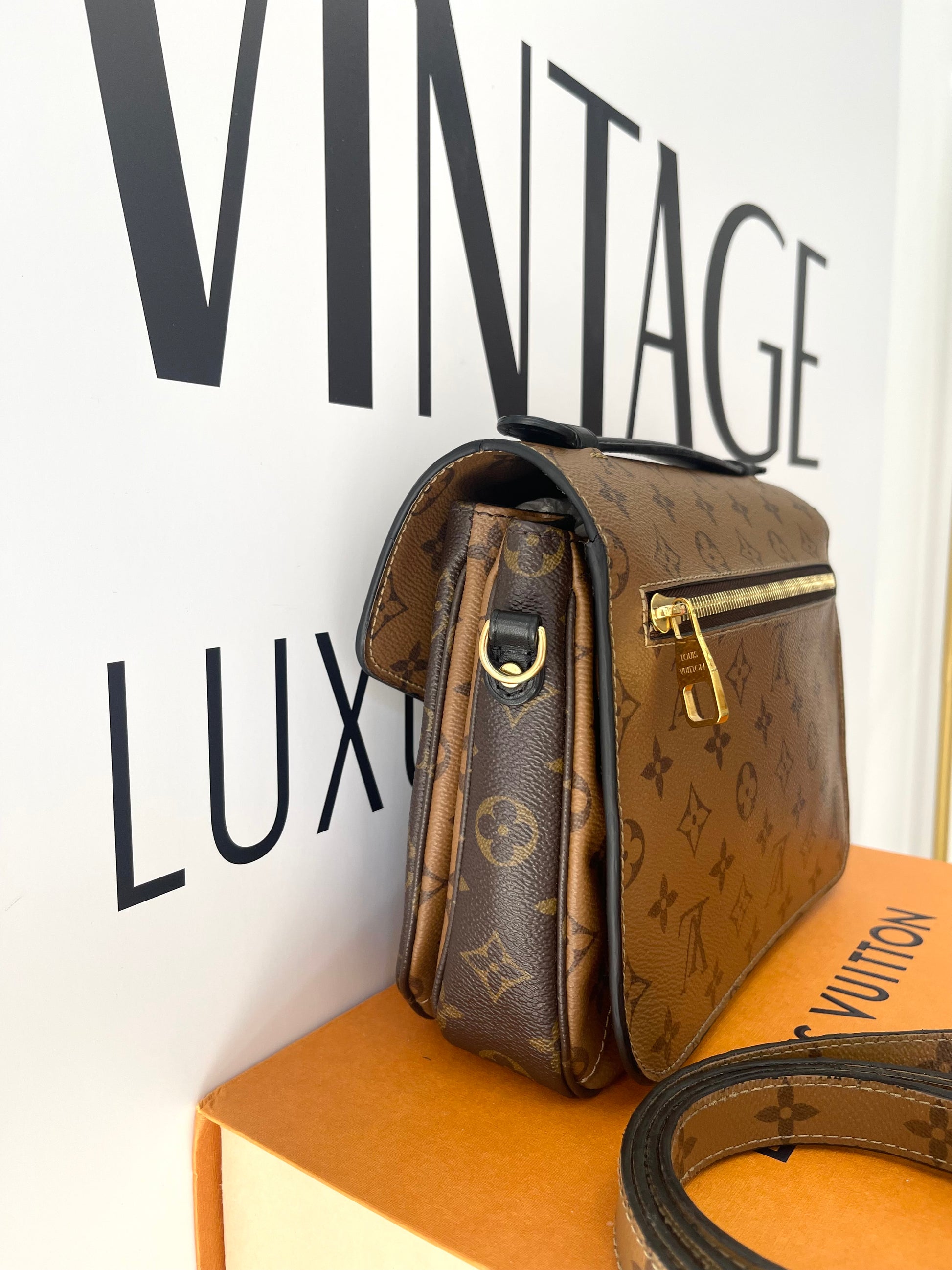 Borsa Metis Monogram Reverse Canvas Louis Vuitton