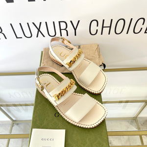 Sandali con dettaglio a catena Gucci