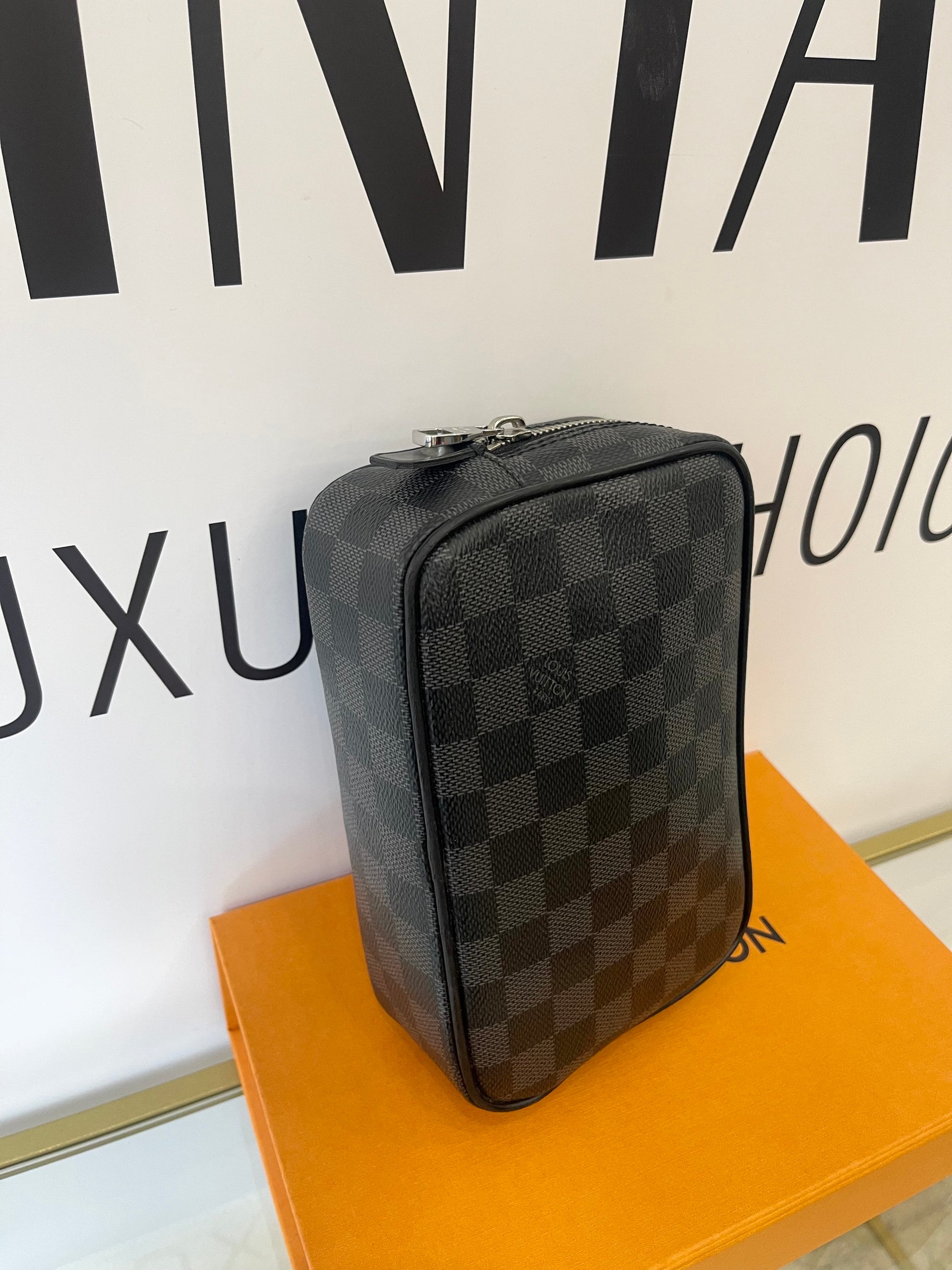 Trousse Toilette PM Damien Graphite Louis Vuitton