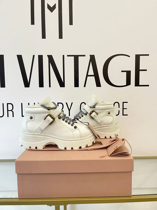 Stivaletti in pelle con shearling Miu Miu