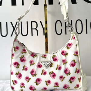 Borsa Re-Edition 2005 in Re-Nylon e Saffiano con motivo rose Prada