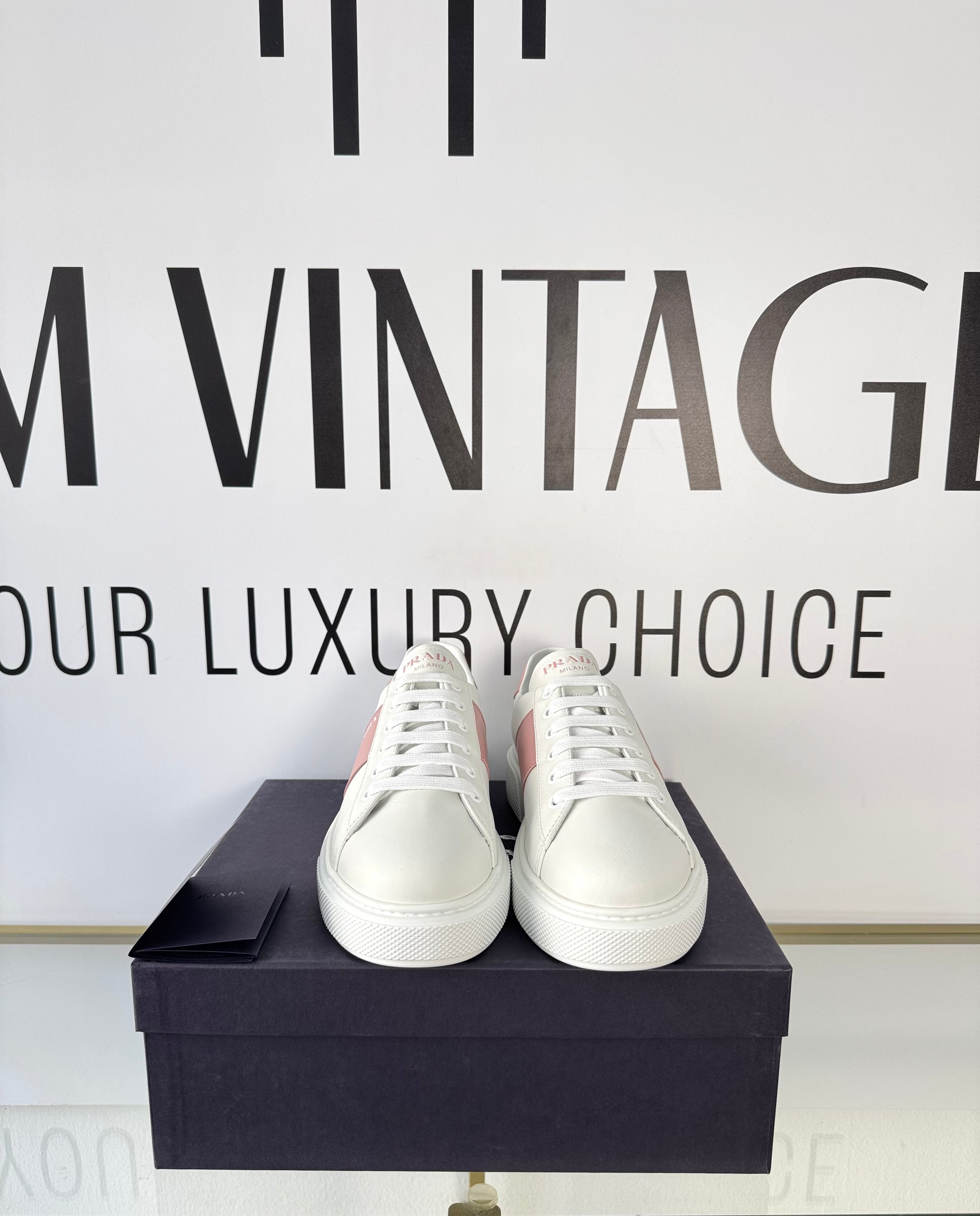 Sneakers in pelle Prada