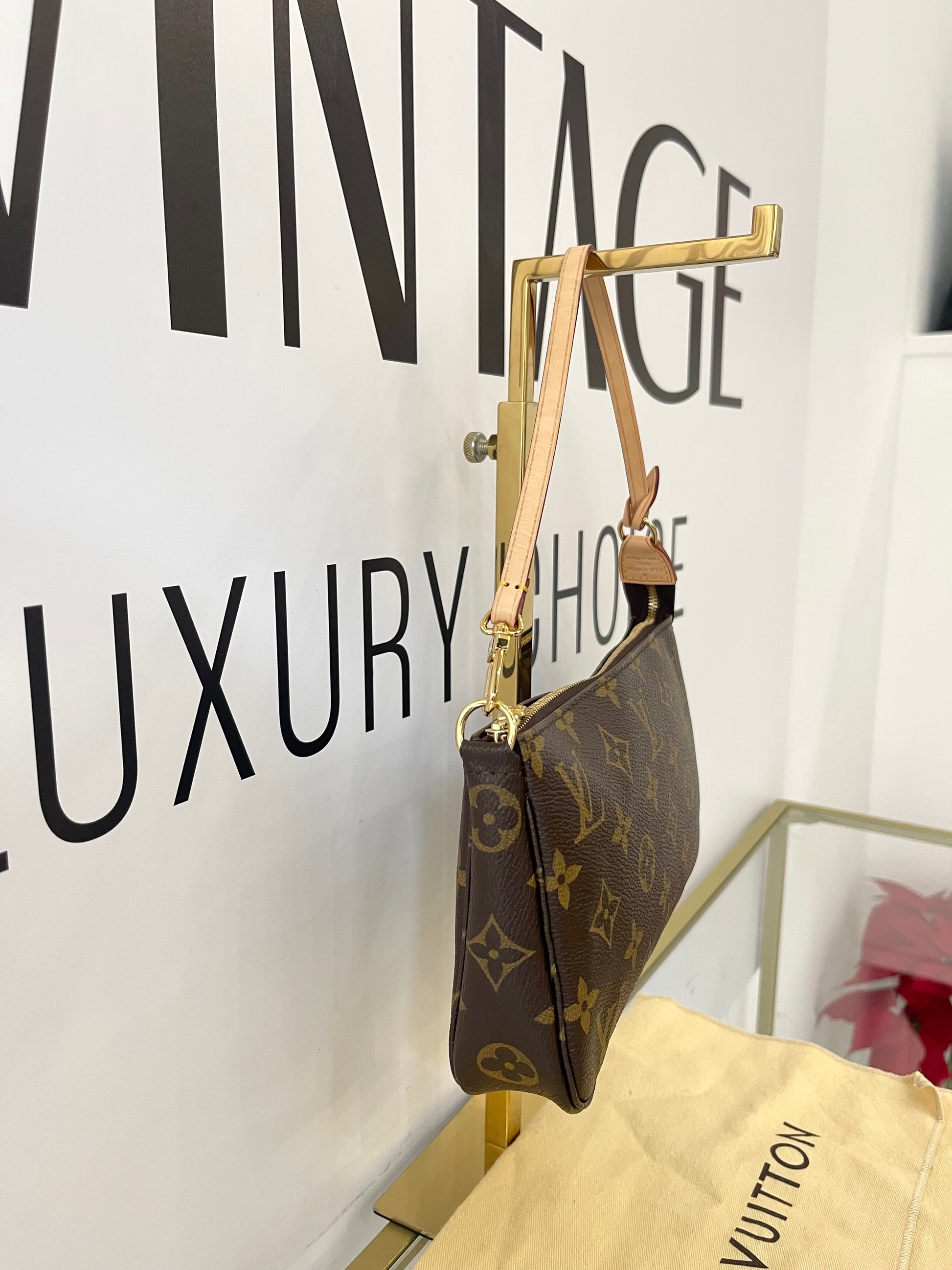 Pochette Accessoires Monogram Louis Vuitton