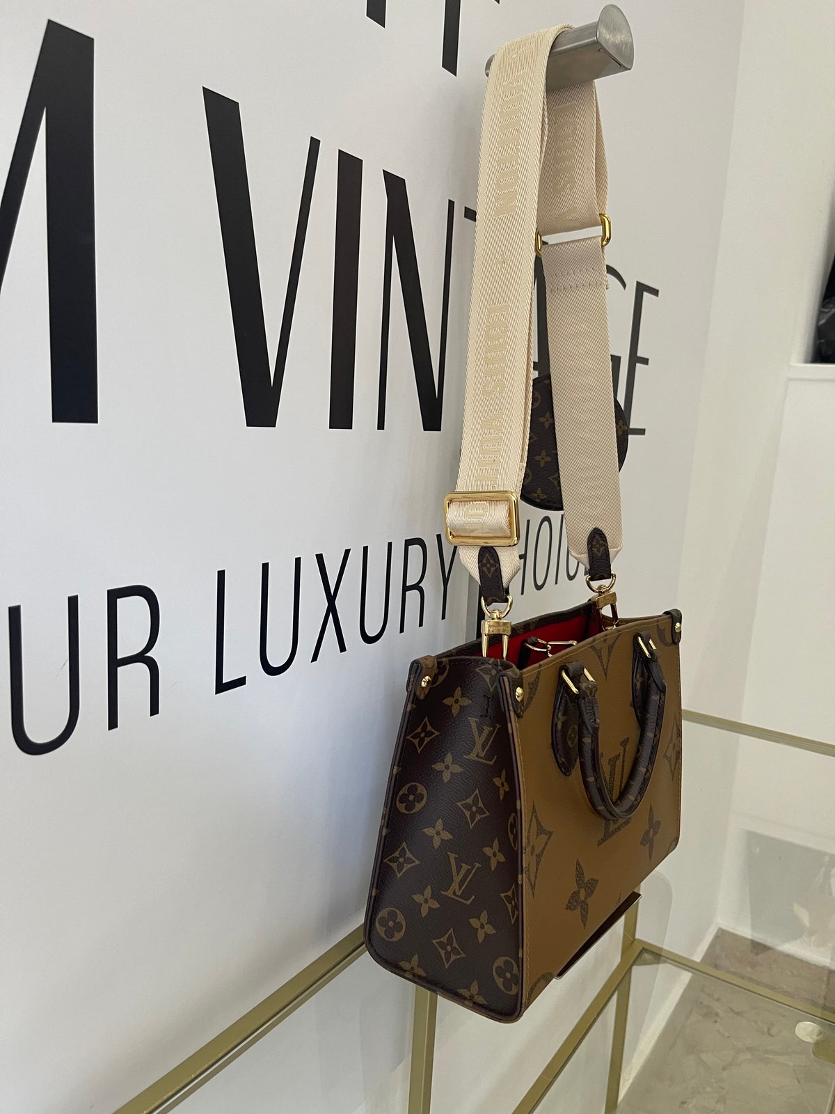 Borsa OnTheGo PM Monogram Reverse Giant Louis Vuitton