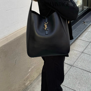 Le 5 à 7 large morbida in pelle martellata Saint Laurent