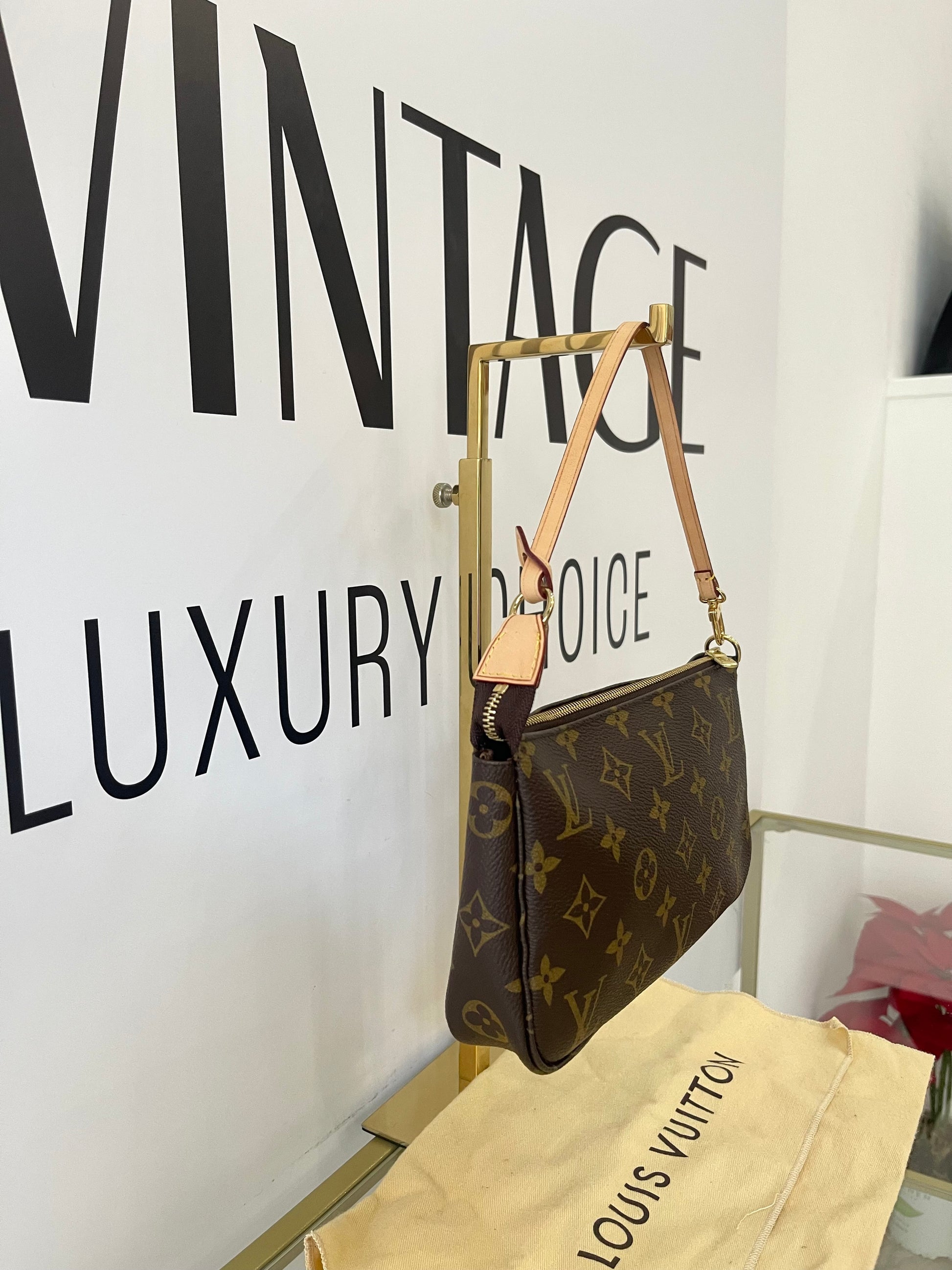 Pochette Accessoires Monogram Louis Vuitton