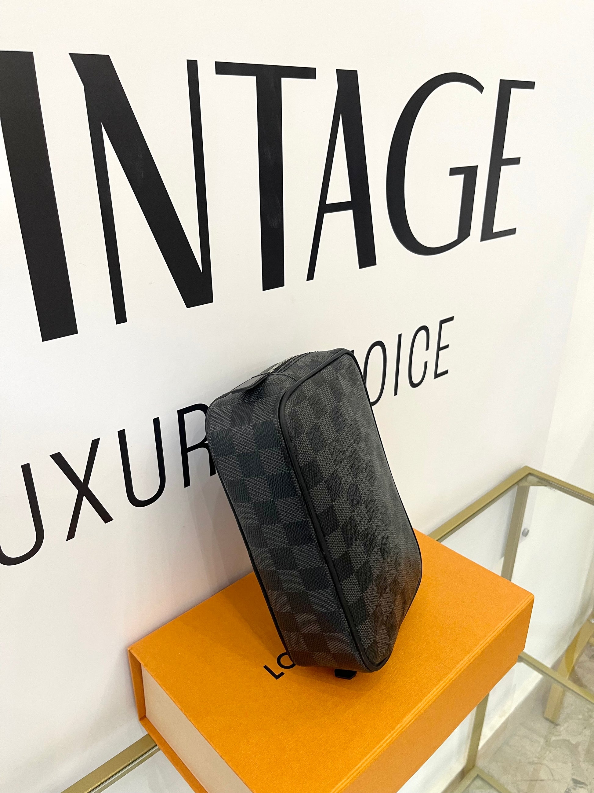 Trousse Toilette PM Damien Graphite Louis Vuitton
