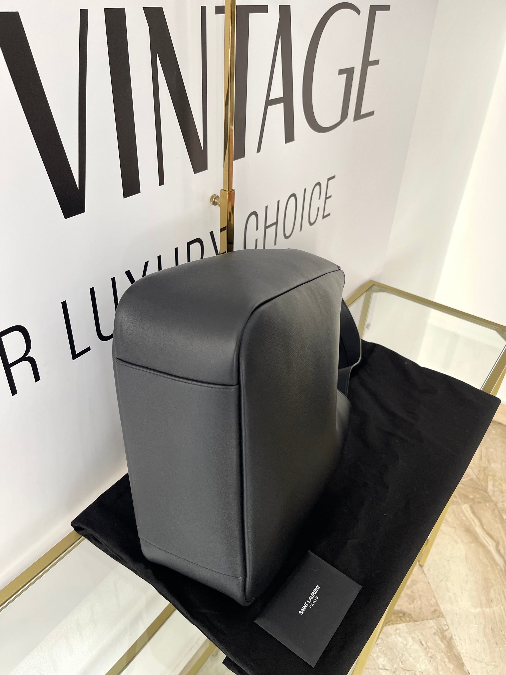 Le 5 à 7 large morbida in pelle martellata Saint Laurent