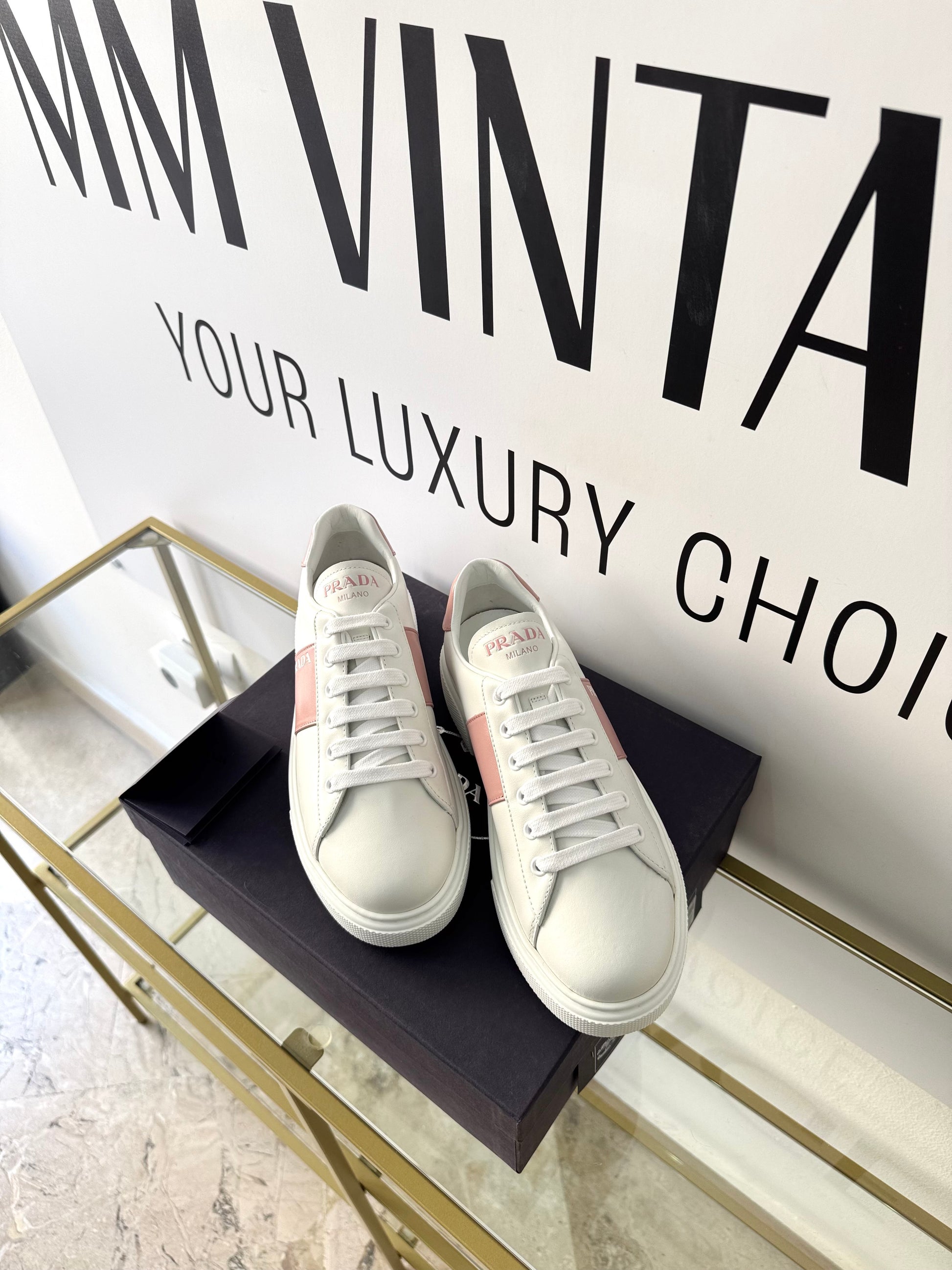 Sneakers in pelle Prada