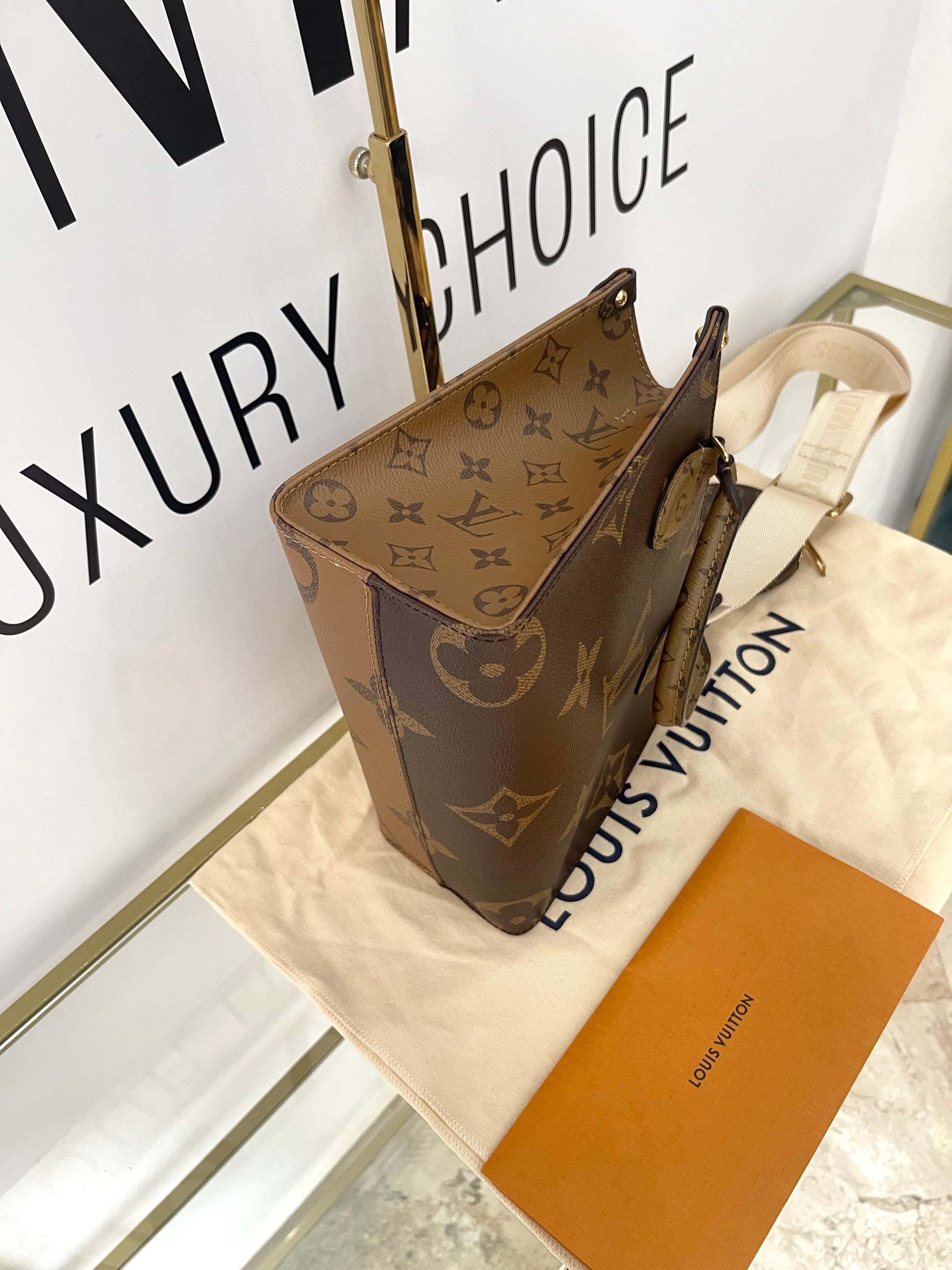 Borsa OnTheGo PM Monogram Reverse Giant Louis Vuitton