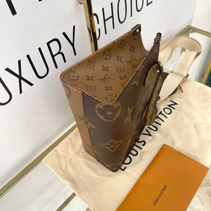 Borsa OnTheGo PM Monogram Reverse Giant Louis Vuitton
