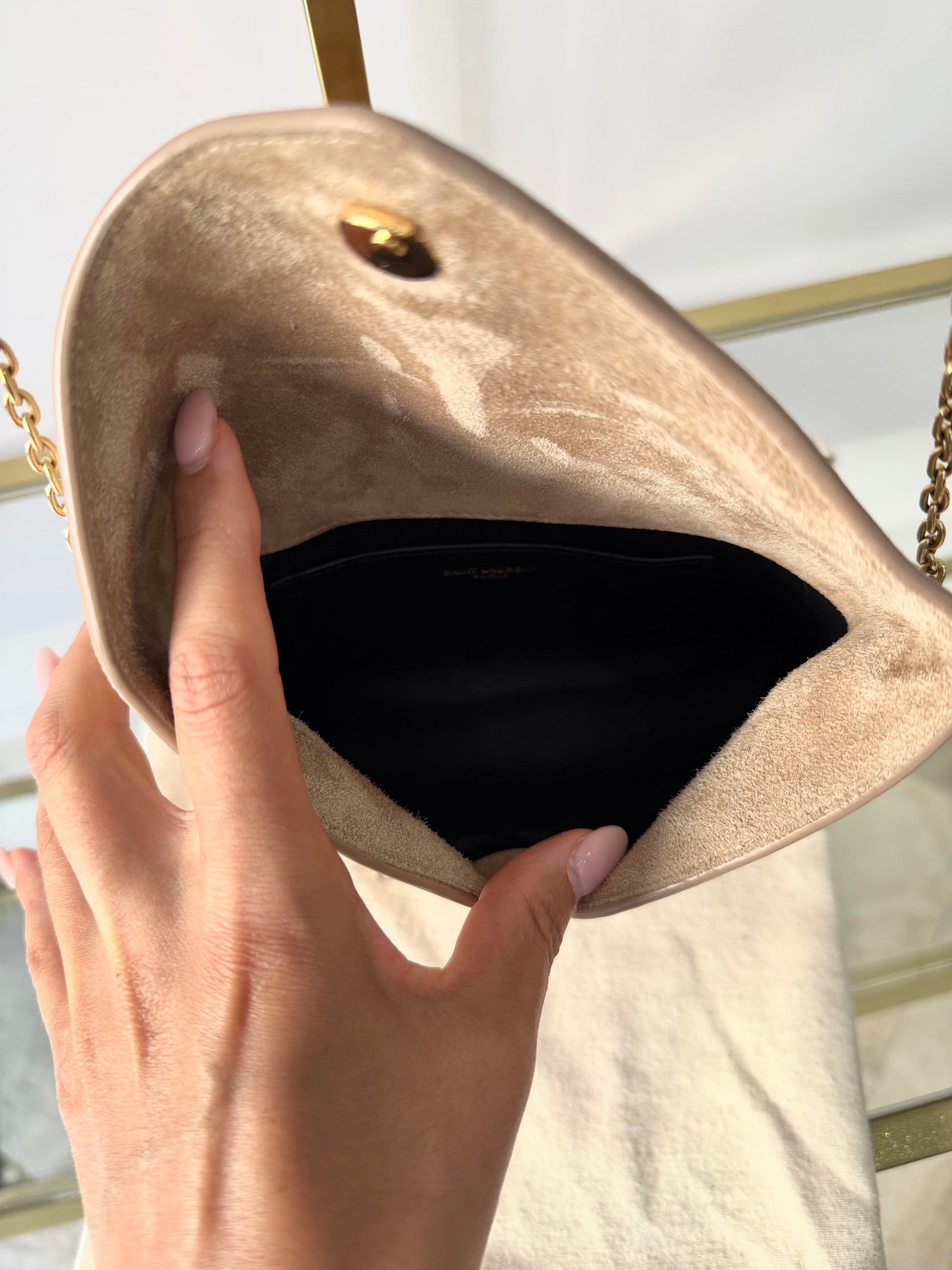 Pochette Cassandre in Suede Saint Laurent