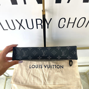 Pochette Voyage MM Monogram Eclipse Louis Vuitton